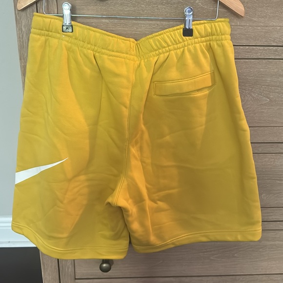 Nike Mens Sportswear Fleece Swoosh Logo 9 Inch Pollen Yellow - Picture 6 of 6